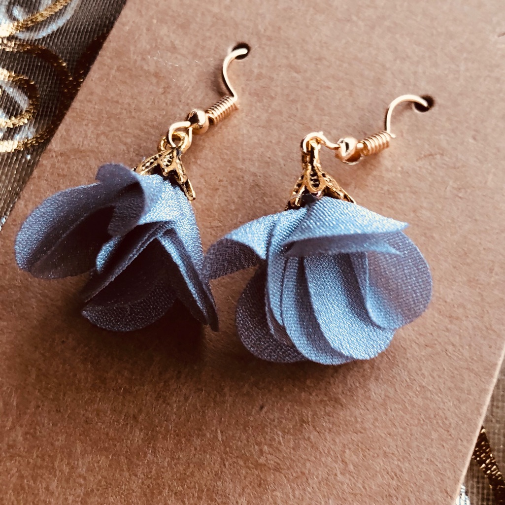 Gray/Silver And Gold Dangly Flowered Earrings